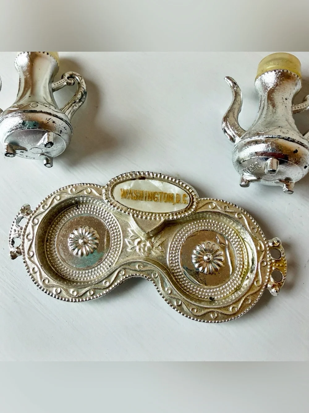 Vintage Washington D.C. metal tea set souvenir salt and pepper shakers